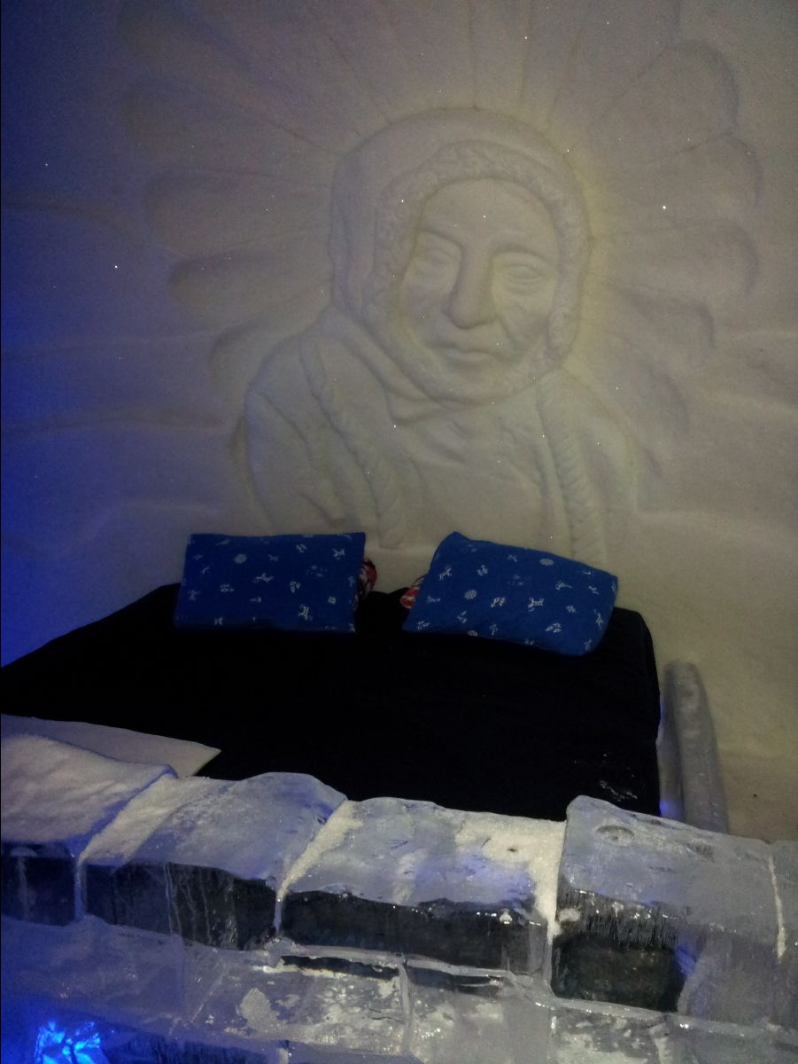 Snow Hotel41